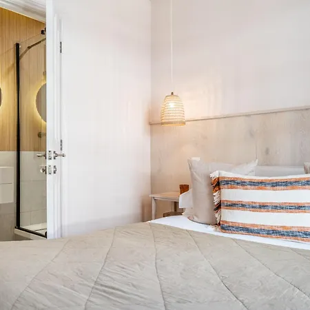 The Lark Апартаменты *